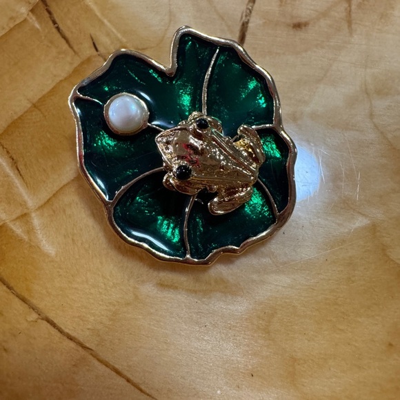 Vintage JJI frog brooch with pearl - Picture 1 of 3